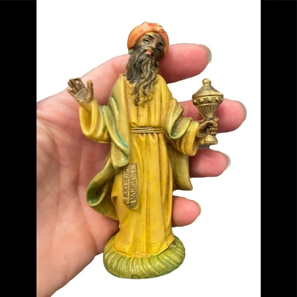 Fontanini Made in Italy Resin Stable Roman Crèche and Figurines - Picture 11 of 16